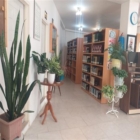 محوطه داخلی کتابخانه