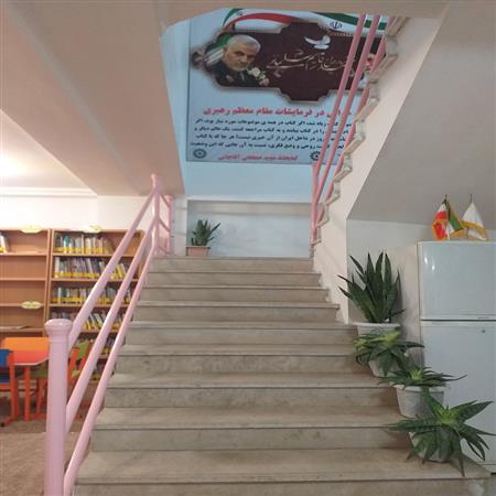 محوطه داخلی کتابخانه